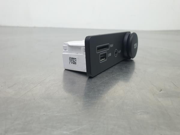 Módulo USB / AUX / IPOD JAGUAR XE (X760)