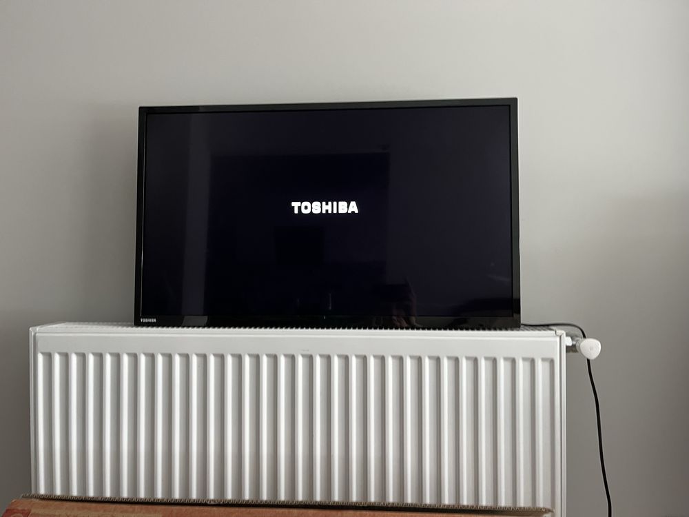 Телевізор Toshiba 32S28
