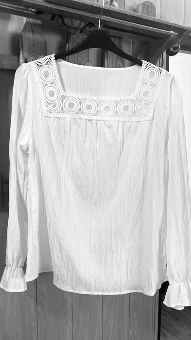 Biała bluzka z długim rękawem XXL.