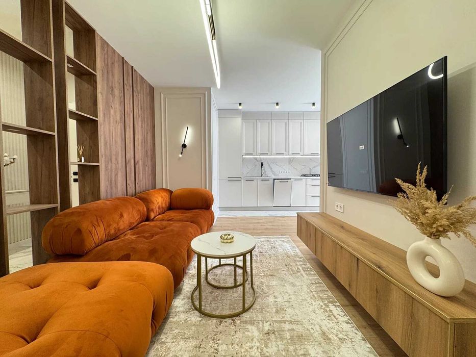 Функціональна двокімнатна з ремонтом в центрі