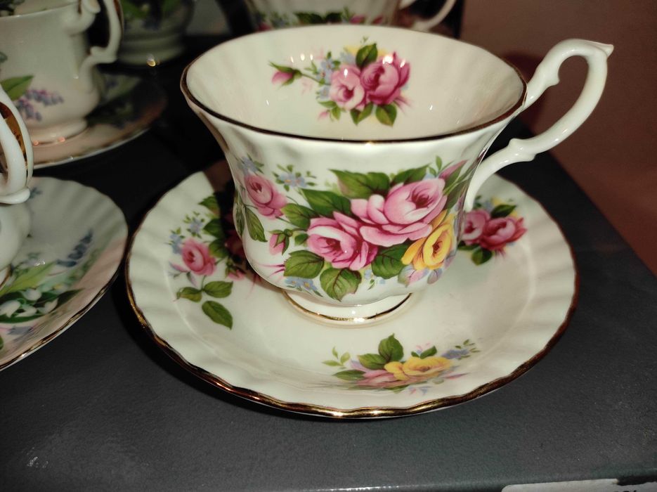 Pęknięty uchwyt Porcelana Royal Albert Summertime Series Westbury