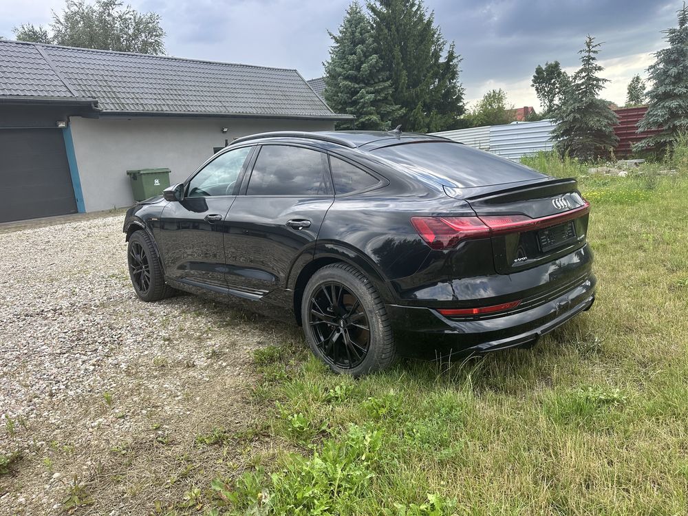 Audi E-tron Q8 50