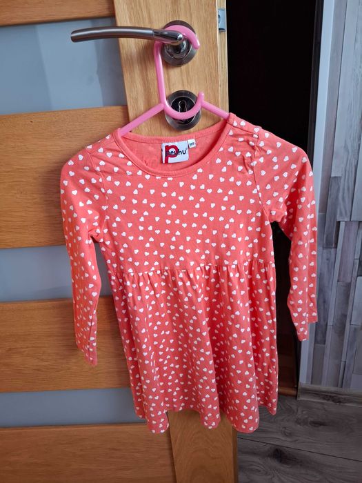 Sukienka w serduszka rozmiar 100cm