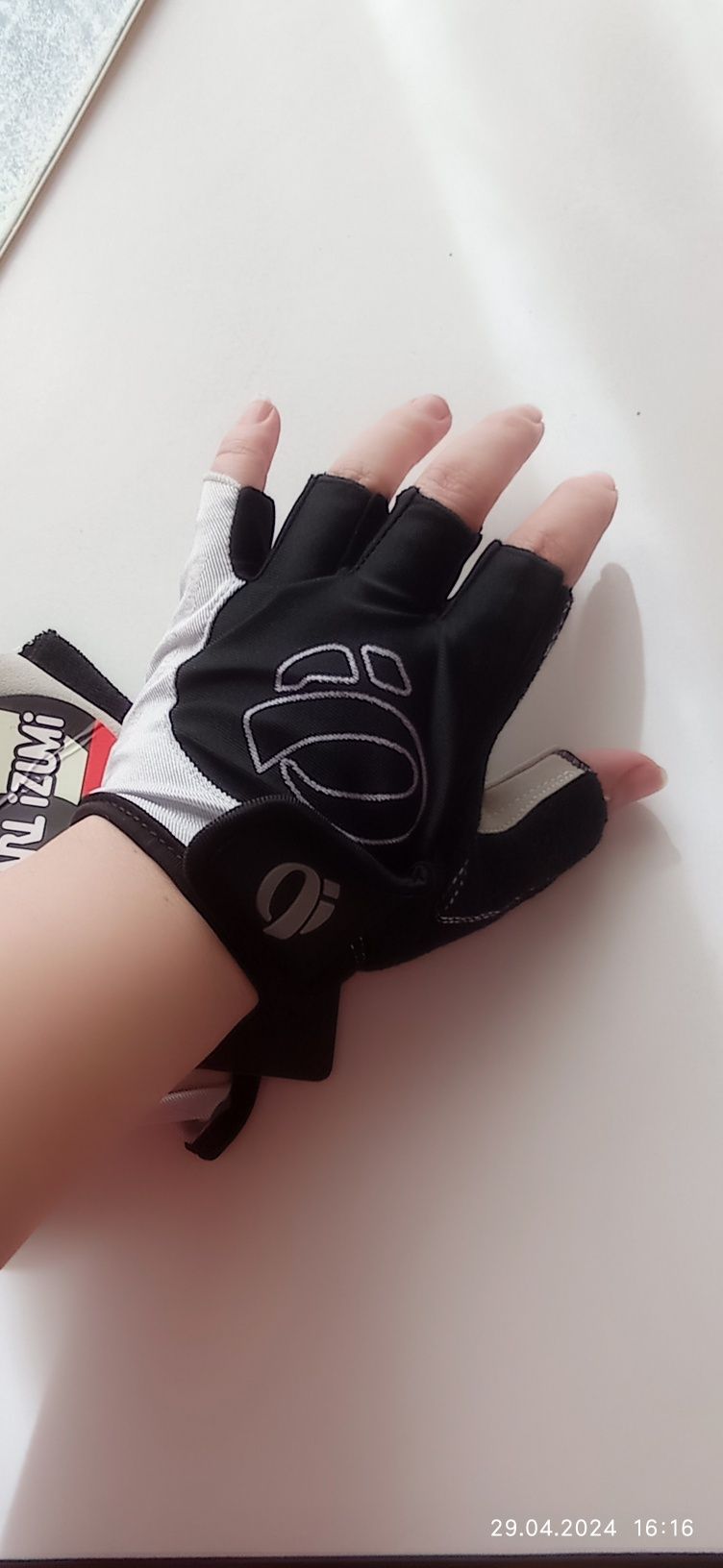 Нові фірмові спортивні перчатки