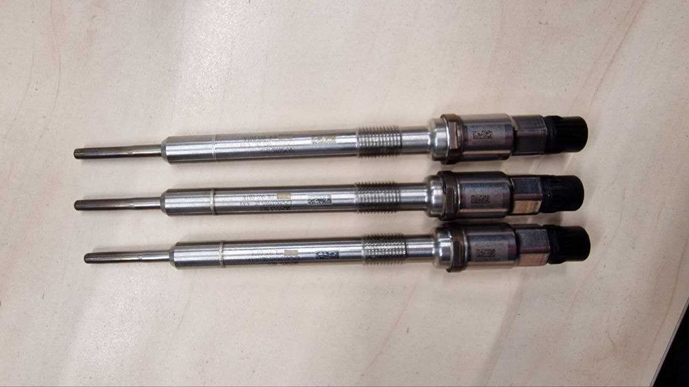 Свічка накалу 3 циліндр з датчиком тиску VAG, 03L905061K Engine Glow