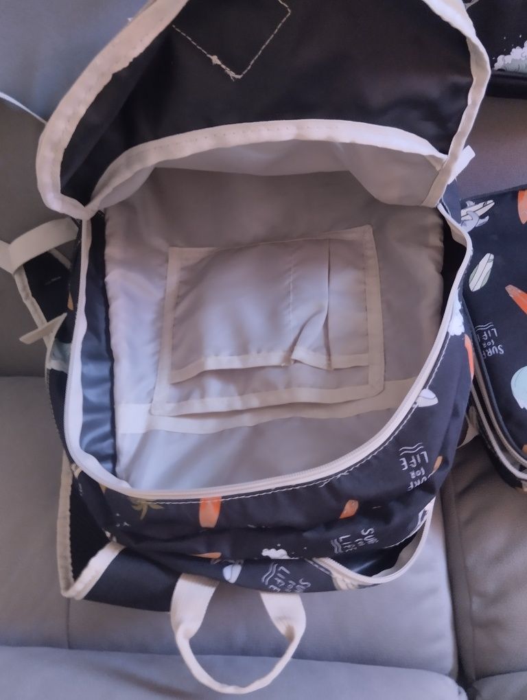 Conjunto mochila escolar, lancheira e estojo