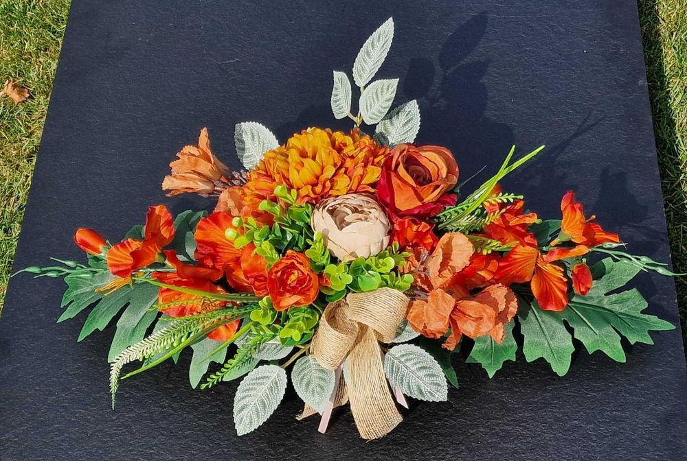 Kompozycja kwiatowa na grób cmentarz stroik ikebana Z241