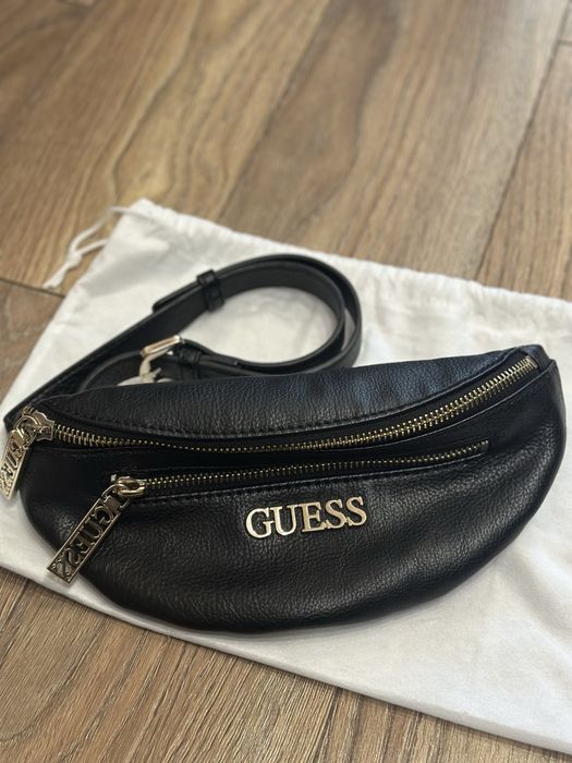 Поясна сумка бренда Guess