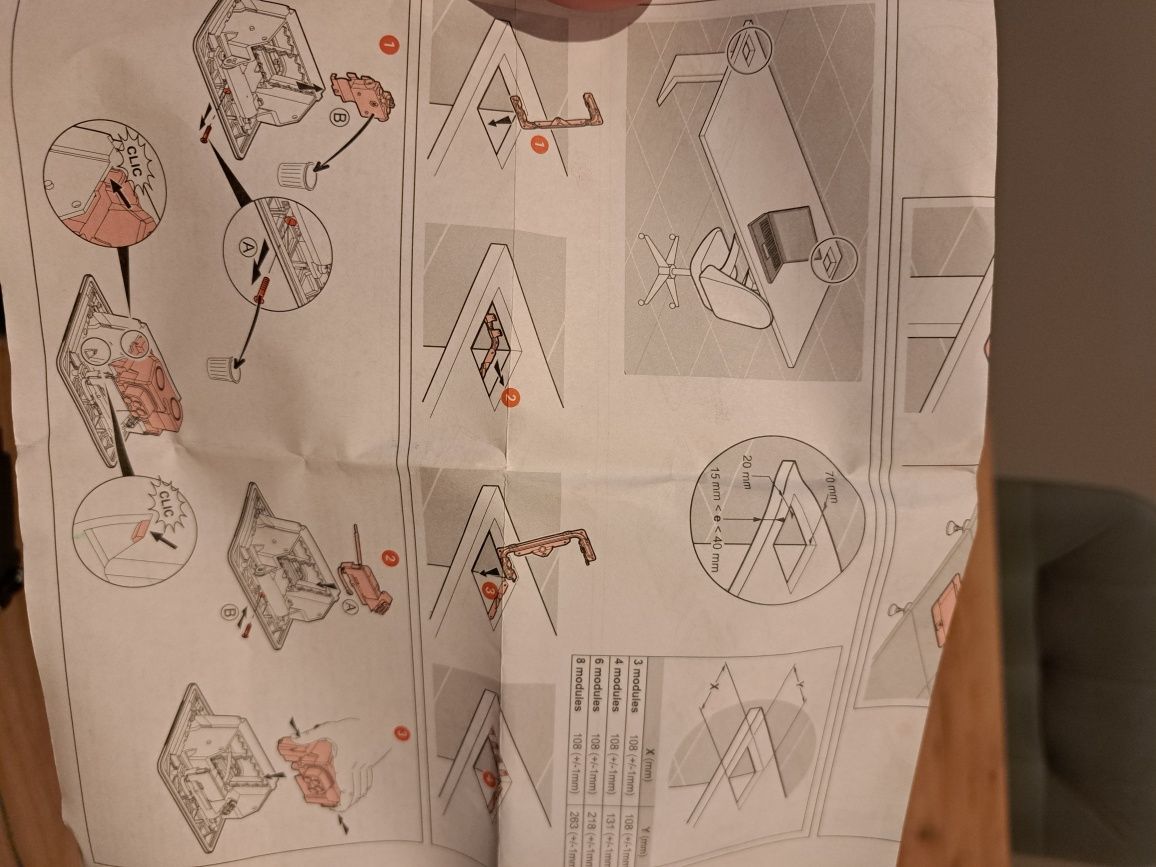 Puszka podłogowa legrand pop up