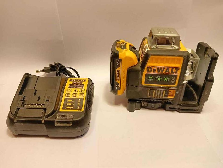 Laser krzyżowy DeWALT DW089LG z akumulatorem i ładowarką