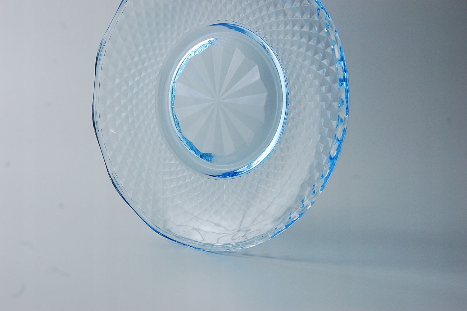 piękny niebieski włoski talerz szklany