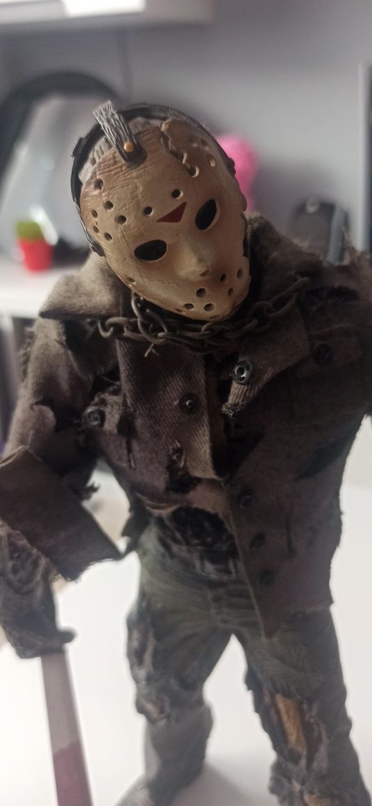 Mezco 12" Friday the 13th Part VII Jason