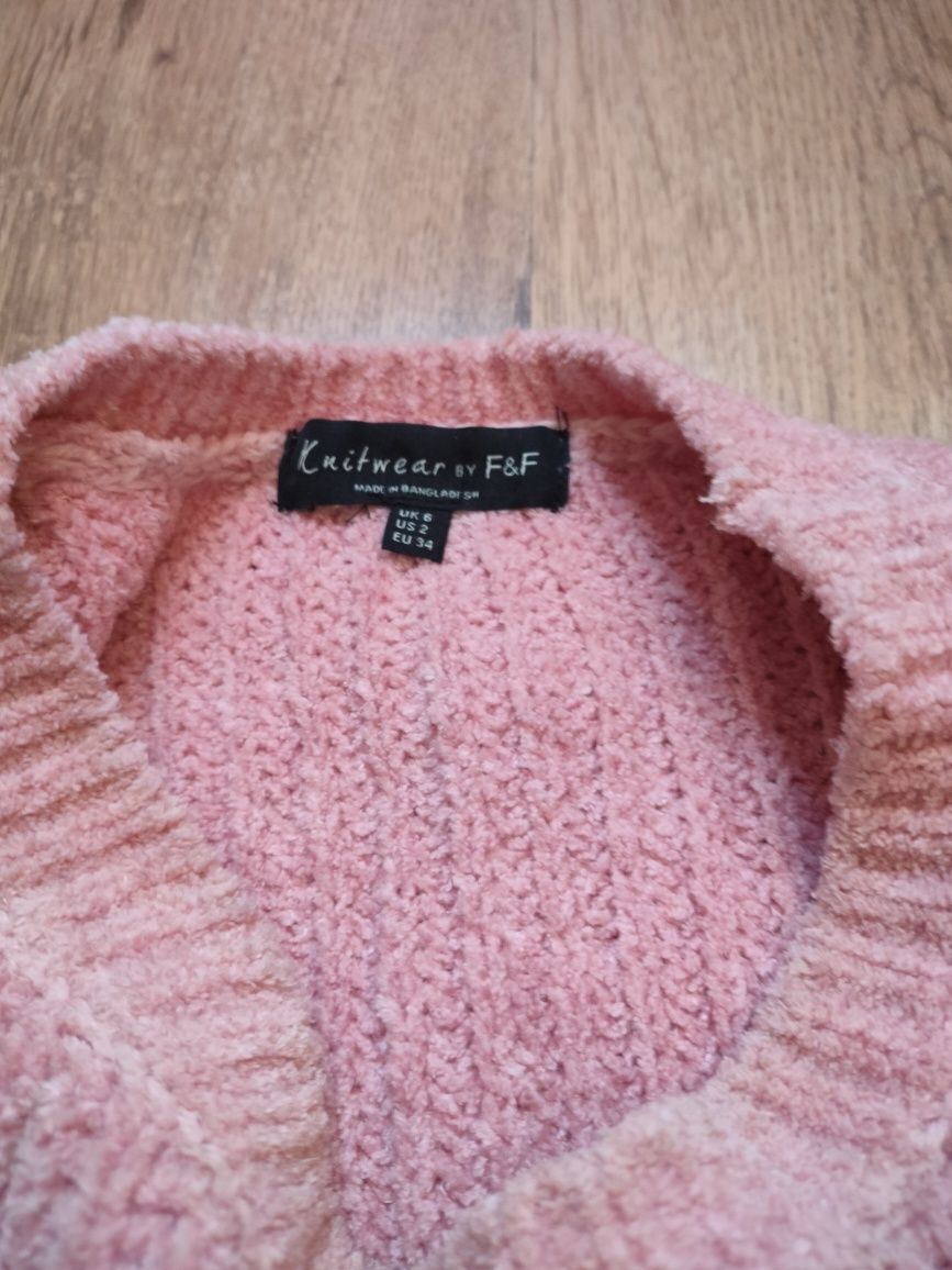 Piękny różowy sweter