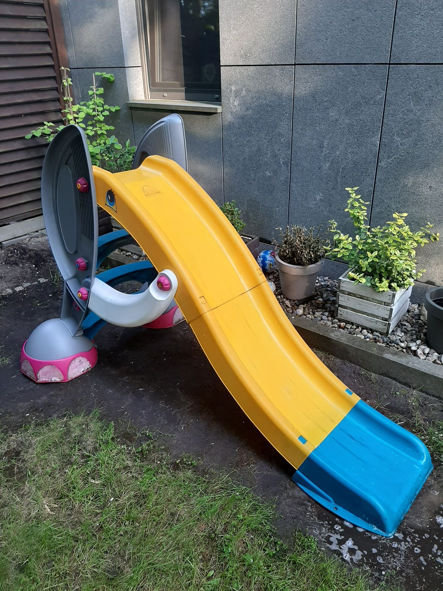 Zjeżdżalnia ogrodowa długość 197cm, 110 wysokość