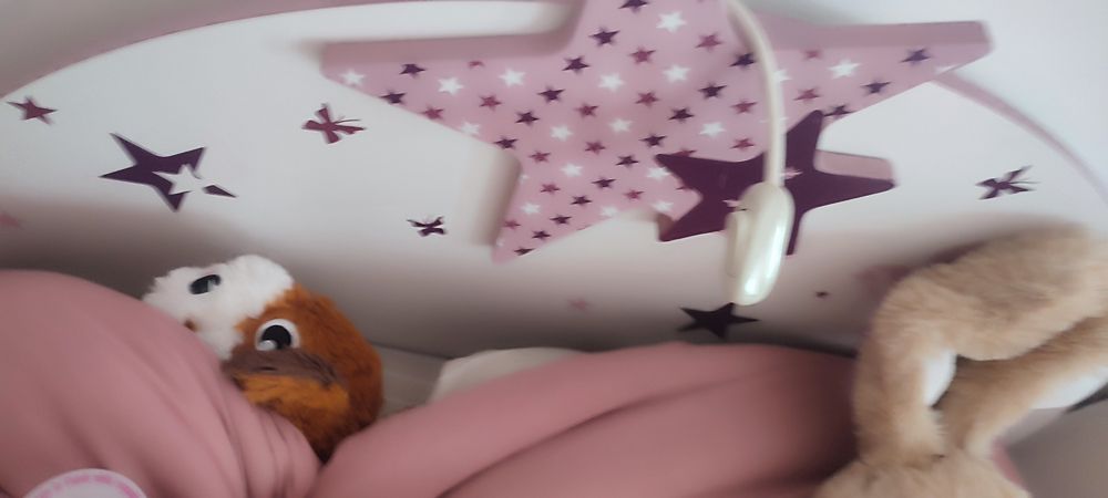 Cama de criança nova com colchão