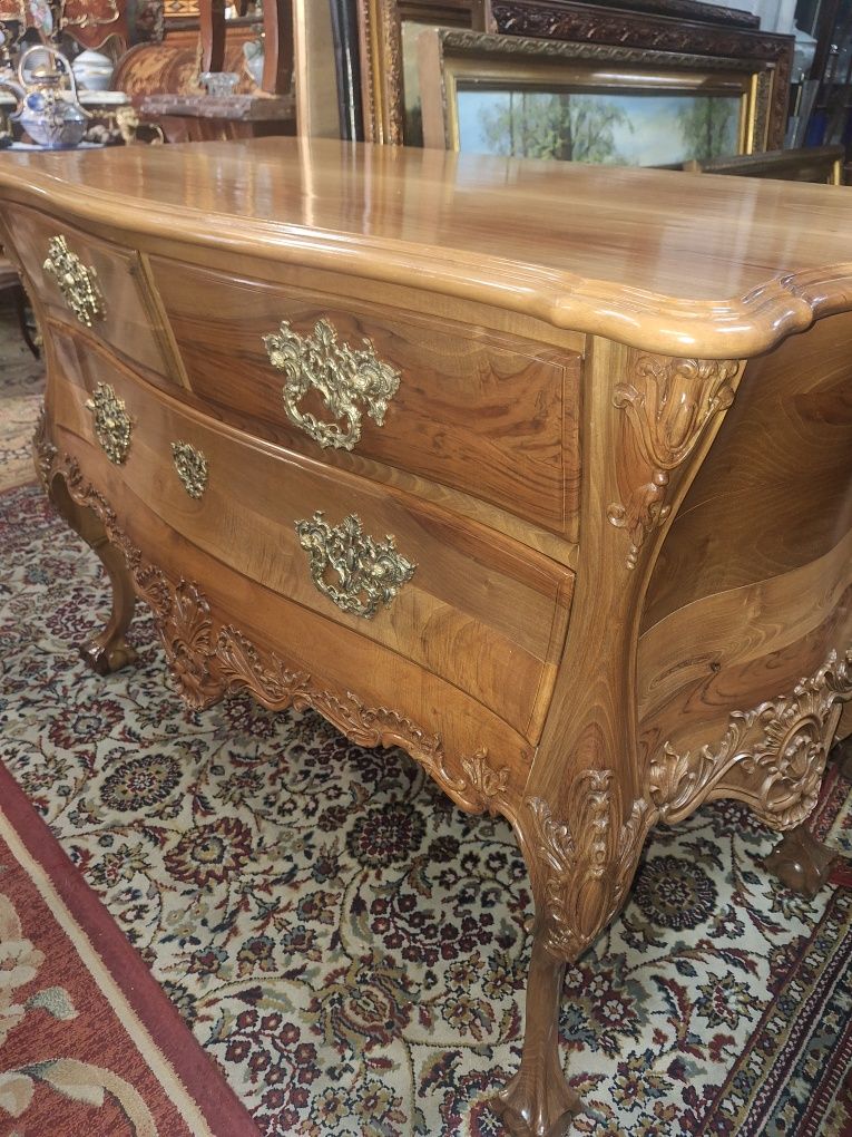 Comoda antiquíssima D. João V