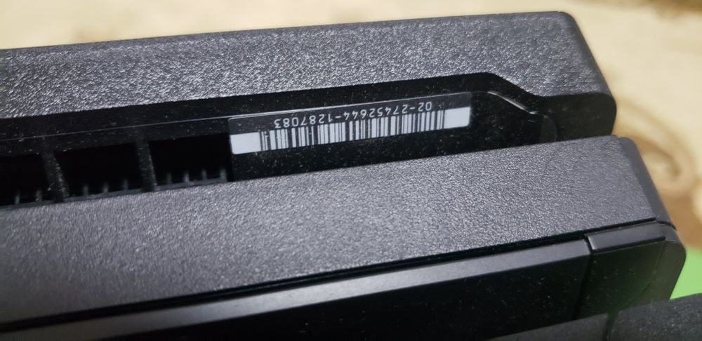 Playstation 4 pro 1 tb PS 4 джойстик і 3 гри