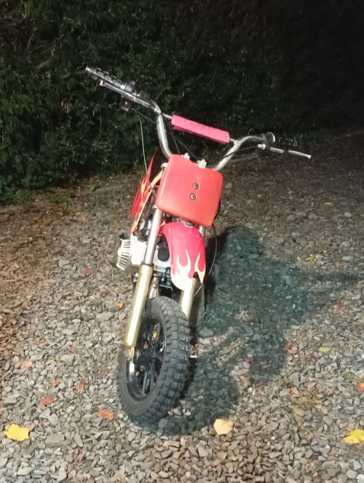 Mini Cross 50cc – Gotowy do jazdy lub do ogarnięcia! – 700 zł

Na