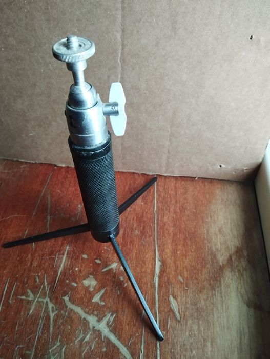 Штатив настольный для фотоаппаратов.