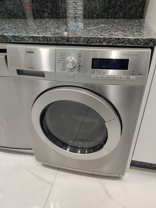 Máquina de lavar roupa AEG