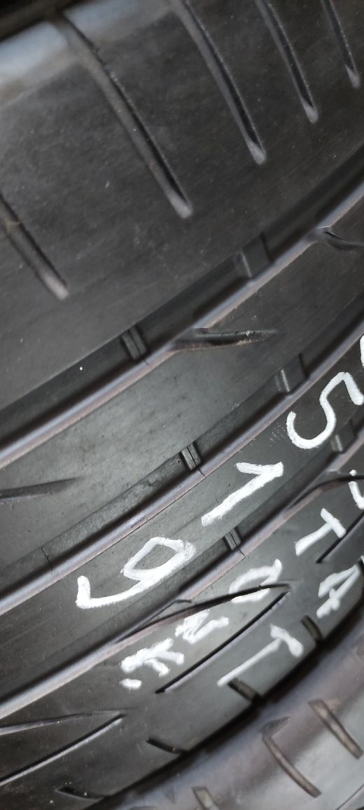 Pneus 225/40/19 e 255/35/19 semi novos