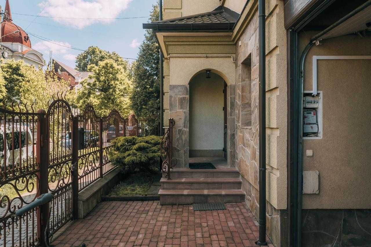 Елітний особняк у самому серці Івано-Франківська