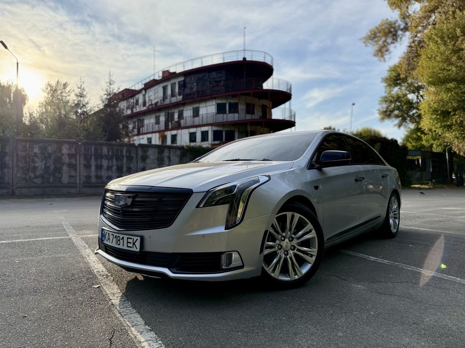 Cadillac XTS  V6  AWD  Luxury