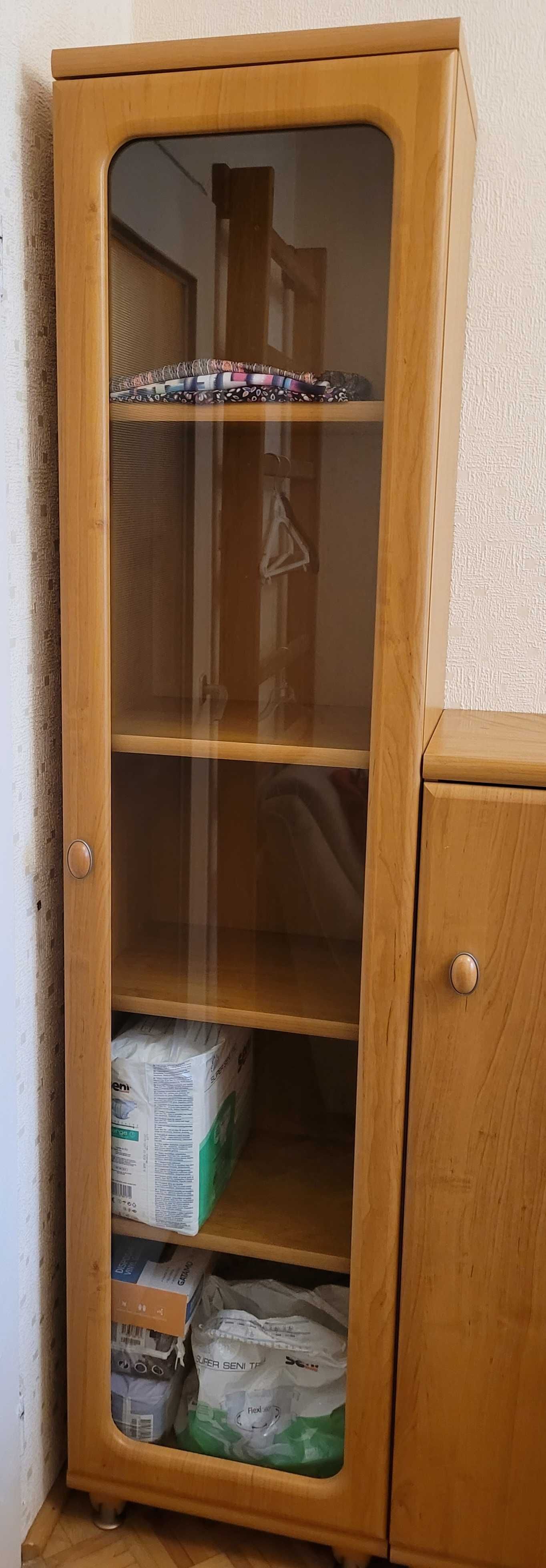 Szafka witryna za szkłem