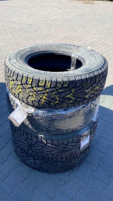 Шини  Nokian Hakkapeliitta LT2 265/70 R17 шипована