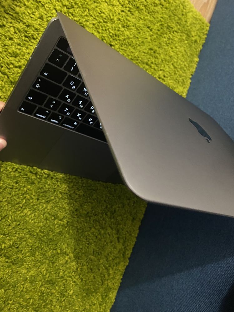 Macbook pro 13 2019 A2159 i5 8 128 touch bar