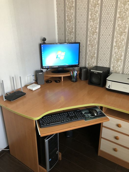 Продам компʼютерний стіл