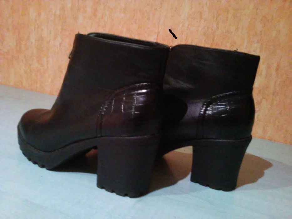 buty- gruba podeszwa- botki SINSAY- Nowe, roz. 39/40- 25,5cm