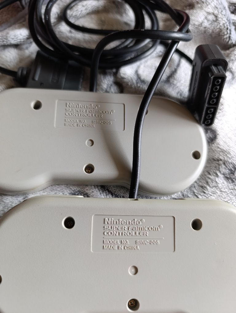 Snes plus 2 kontrolery i 5 gier NTSC