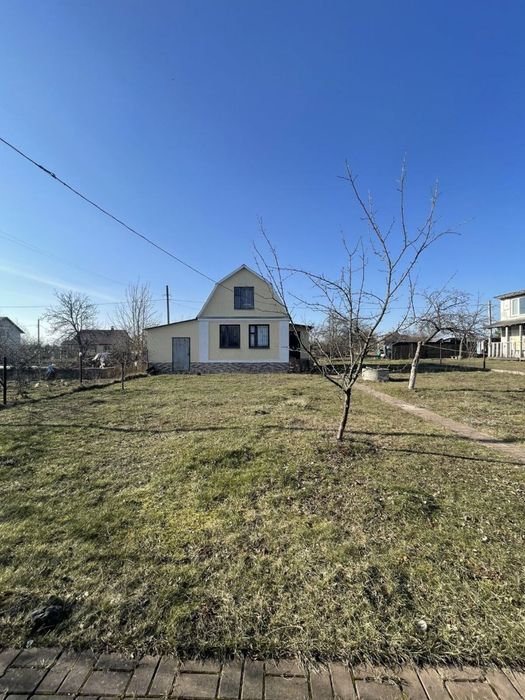 Гарний дачний будинок у Вільску