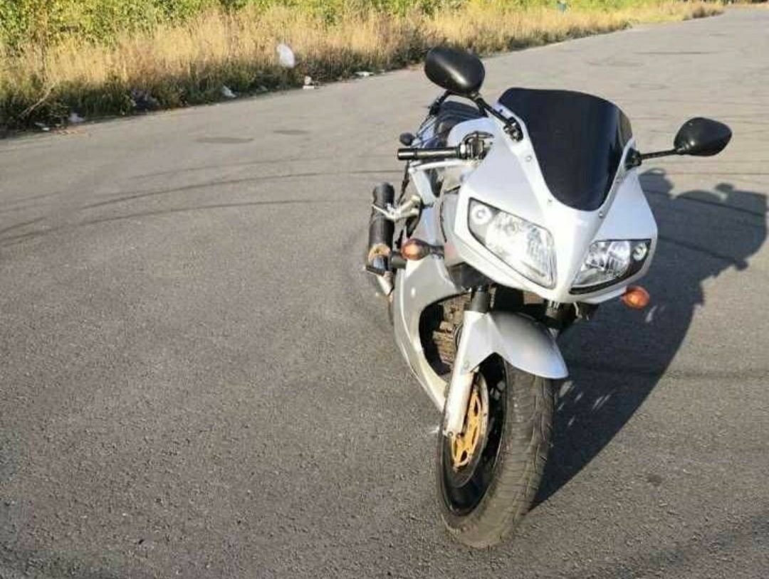 Продам мотоцикл Suzuki SV1000S  литр