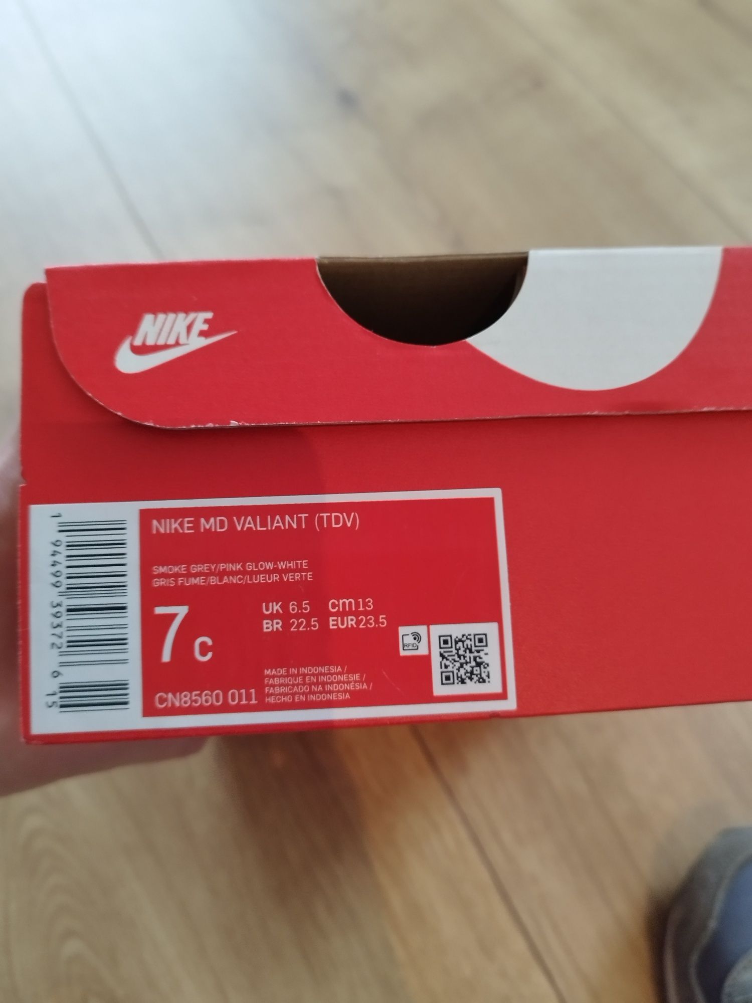 Nike dziewczęce, rozmiar 23,5 (13 cm)