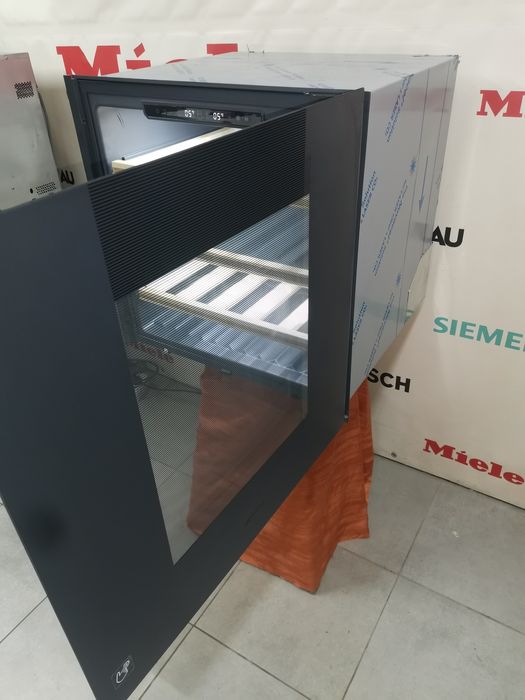 Вбудована шафа для вина Smeg CVI629NR3