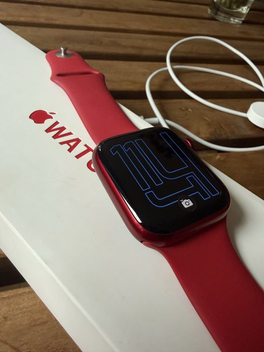 Apple Watch Series 7 45 mm red