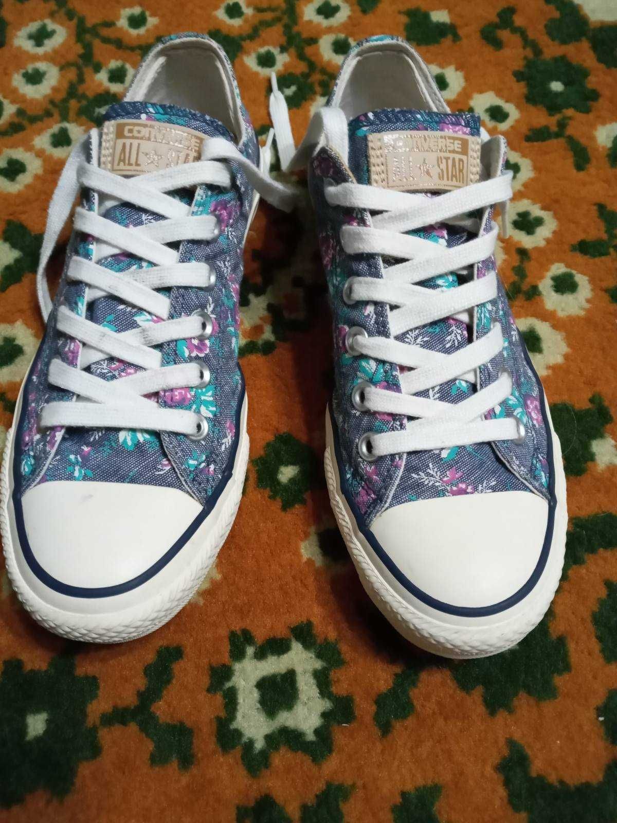 Женские кроссовки, кеды VANs 39.5 р,. Converse 38 - 39р.,Bershka 39