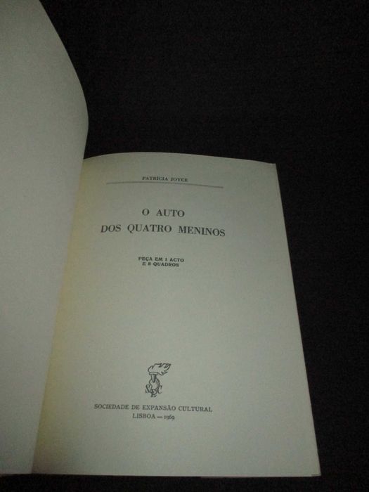 Livro O Auto dos Quatro Meninos Patrícia Joyce