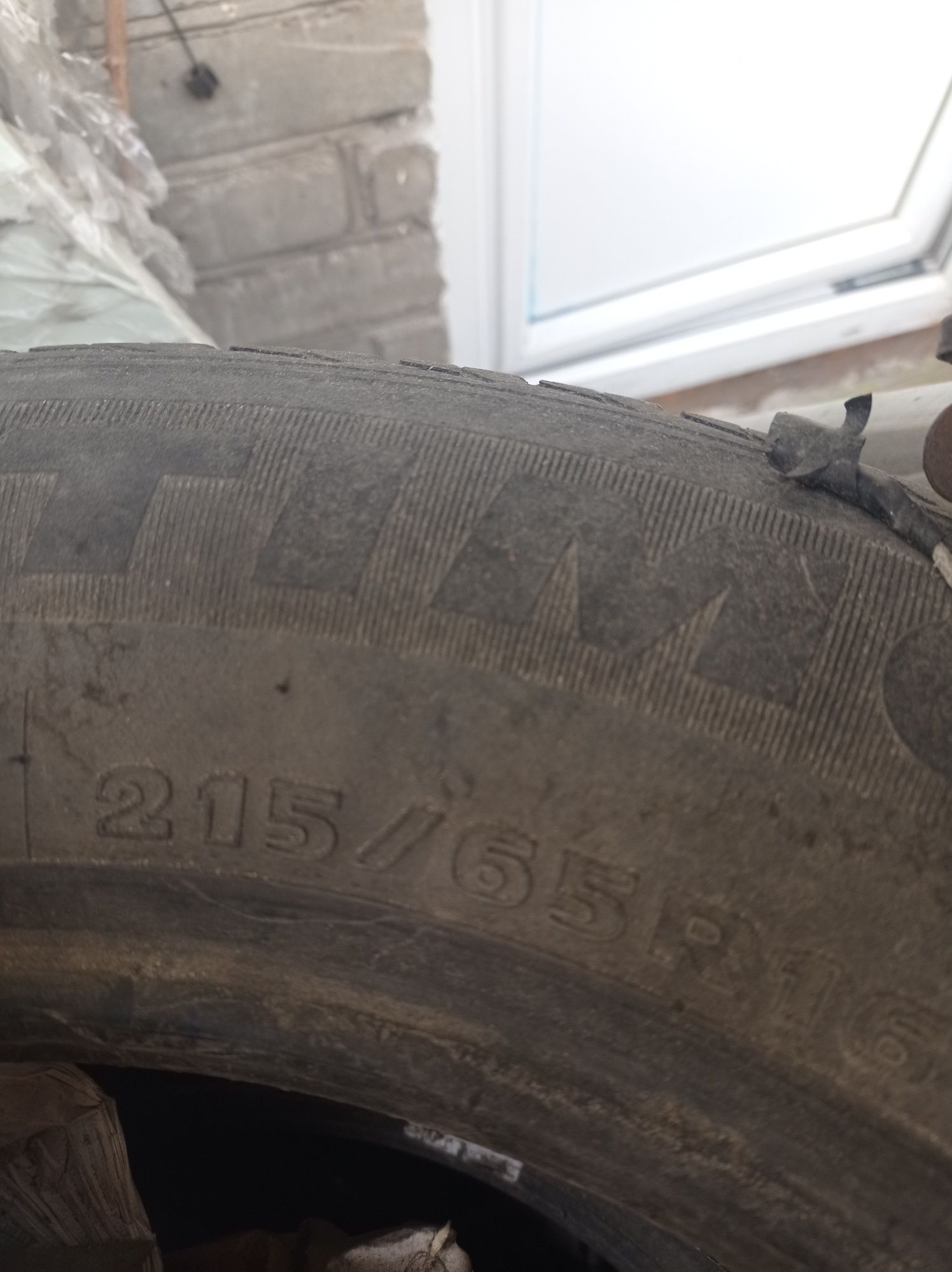 Літня резина 215/65 R16