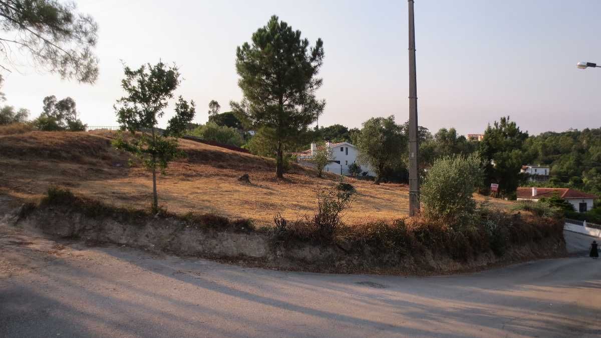 Terreno para construção de 2 moradias (2000m2)