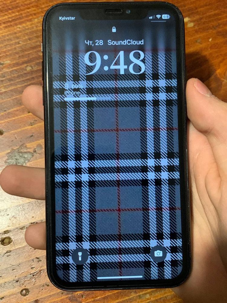 Продам Айфон хр64 !