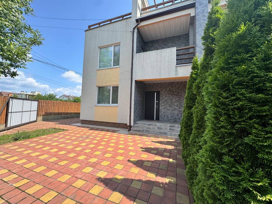 Продам будинок-дуплекс 2 поверховий Святопетрівське.