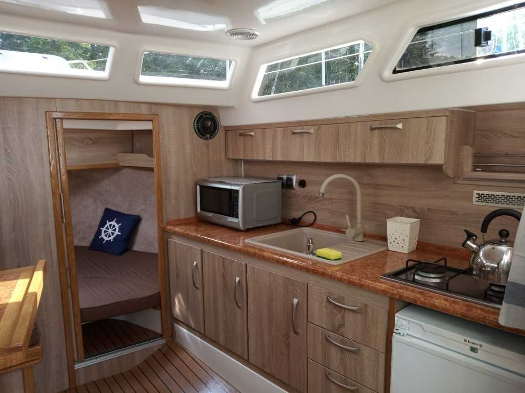 Czarter jacht motorowy Calipso 750 LUX Mazury bez patentu HouseBoat