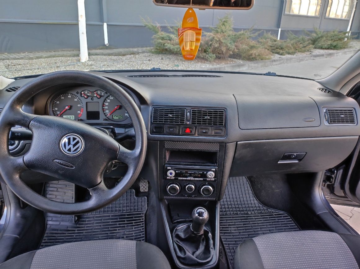 Volkswagen Golf 4 хетчбек 1.6