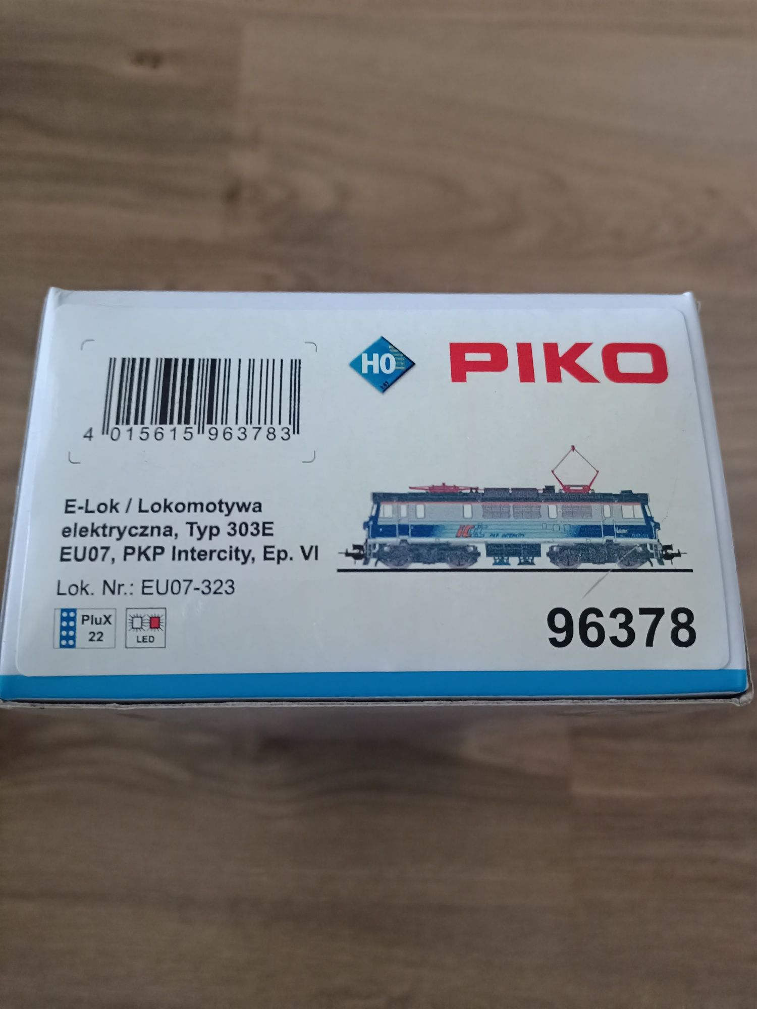 Lokomotywa EU07-323 Piko H0