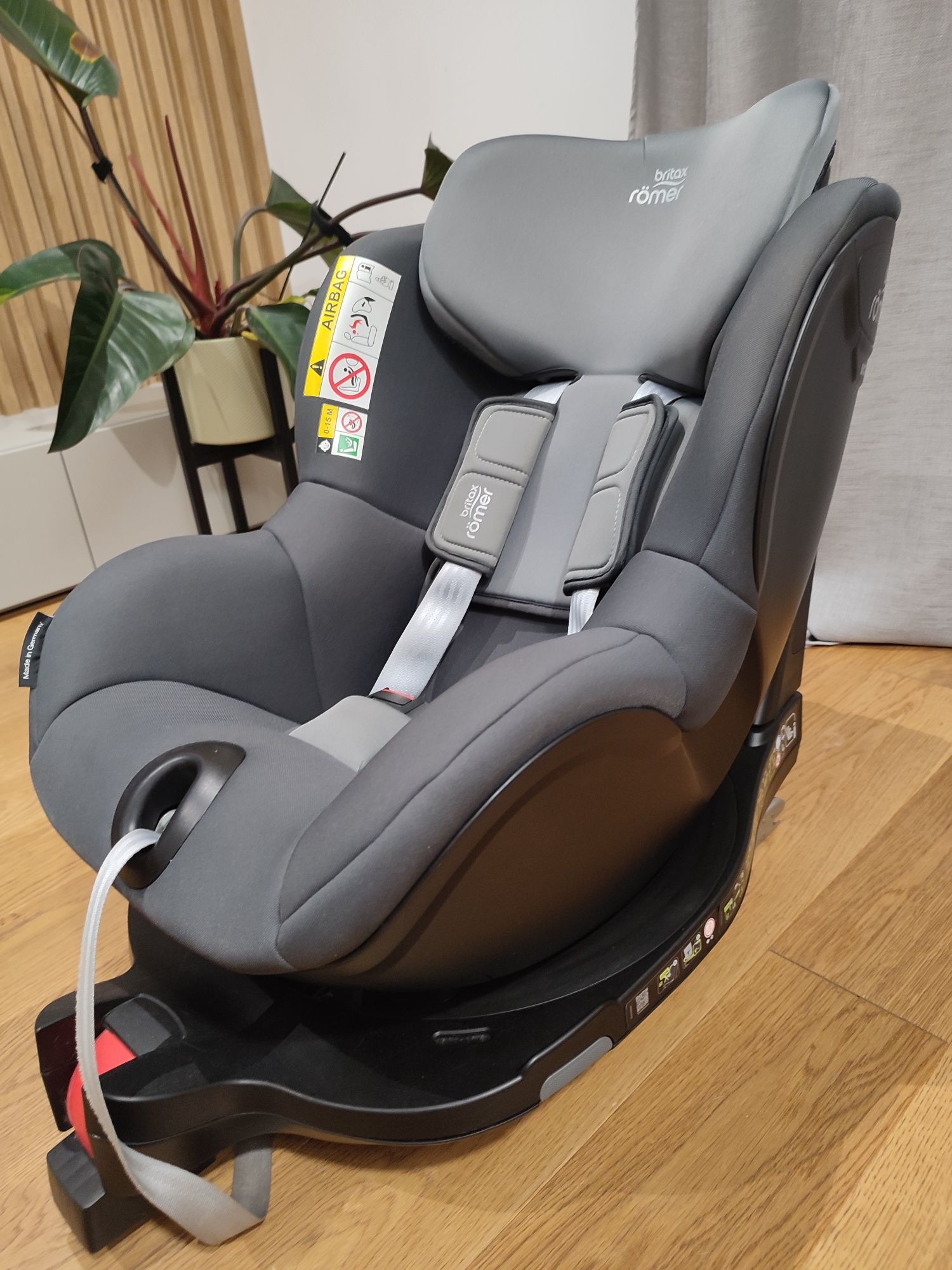 Britax Romer dualfix m i-size szara tapicerka