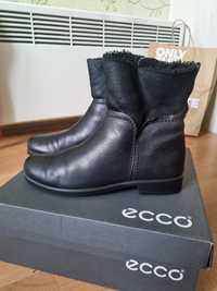 Нові ботинки Ecco