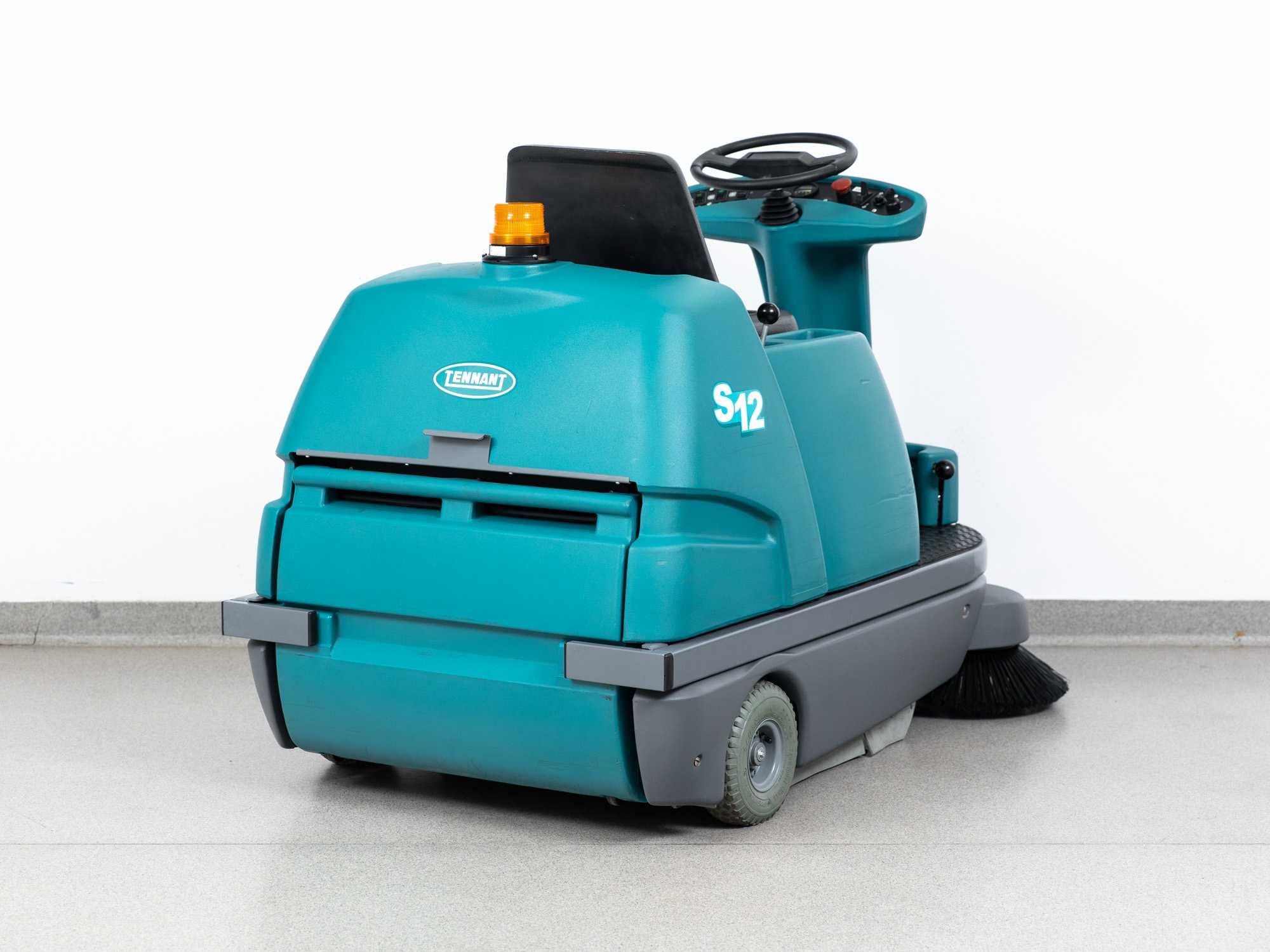 Zamiatarka TENNANT S12 NOWE AKUMULATORY 2006r 4650m²/h 21000netto